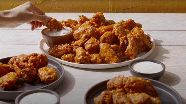 Hooters wings with dipping sauce
