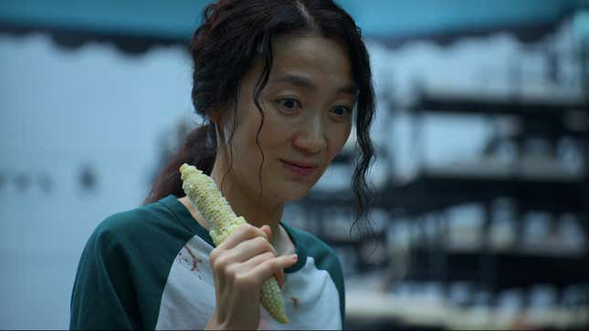 Mi-nyeo waving corn on the cob, Squid Game