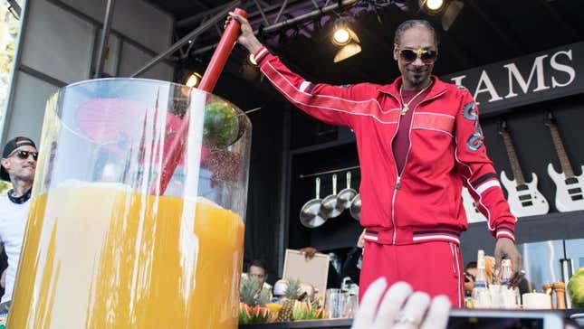 Image for article titled 10 Times Snoop Dogg Ruled the Food World
